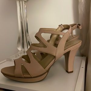 Naturalizer nude heels